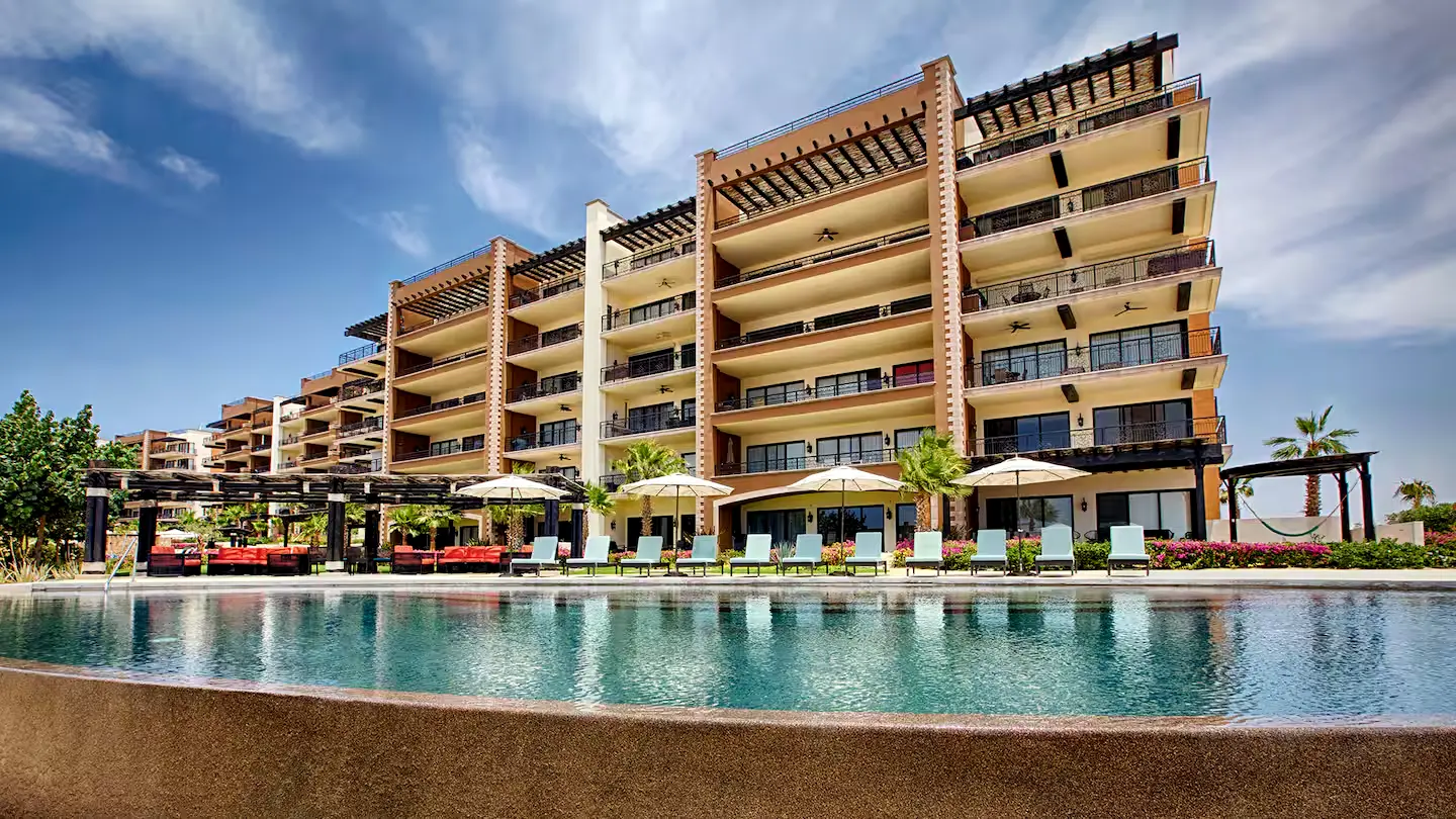 Departamento de 3 hab con playa privada, spas y piscinas.