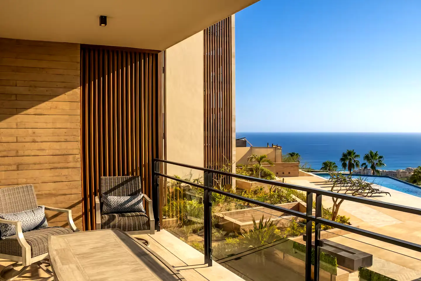 Departamento de 3 hab con acceso a piscina infinita y vista al mar.