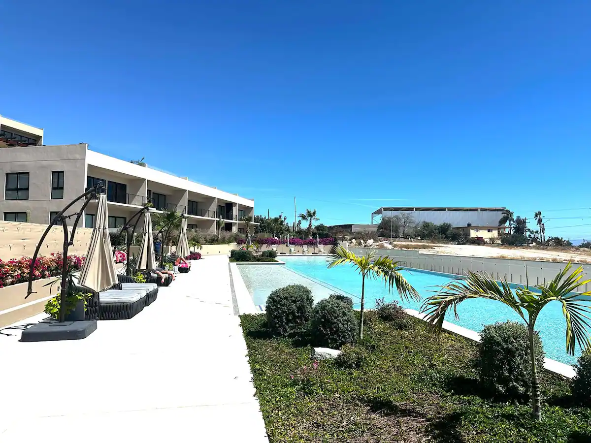 Alojamiento de 2 hab con jacuzzi, casa club y cerca de playas vírgenes.