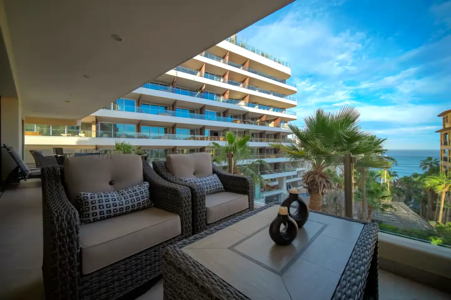 Departamento de 3 hab a 3 min de Playa Médano, con acceso a piscina y jacuzzi.