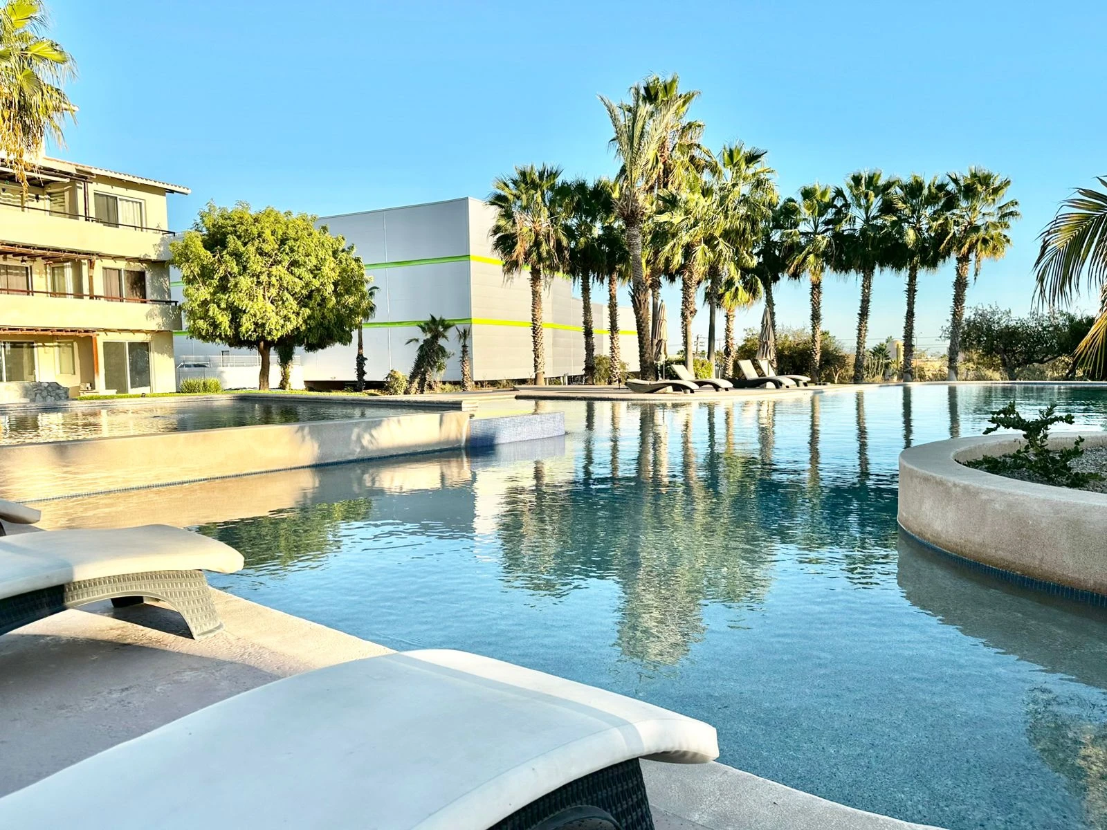Impresionante y espacioso alojamiento de 3 hab a 5 min del centro con piscina y jacuzzi.