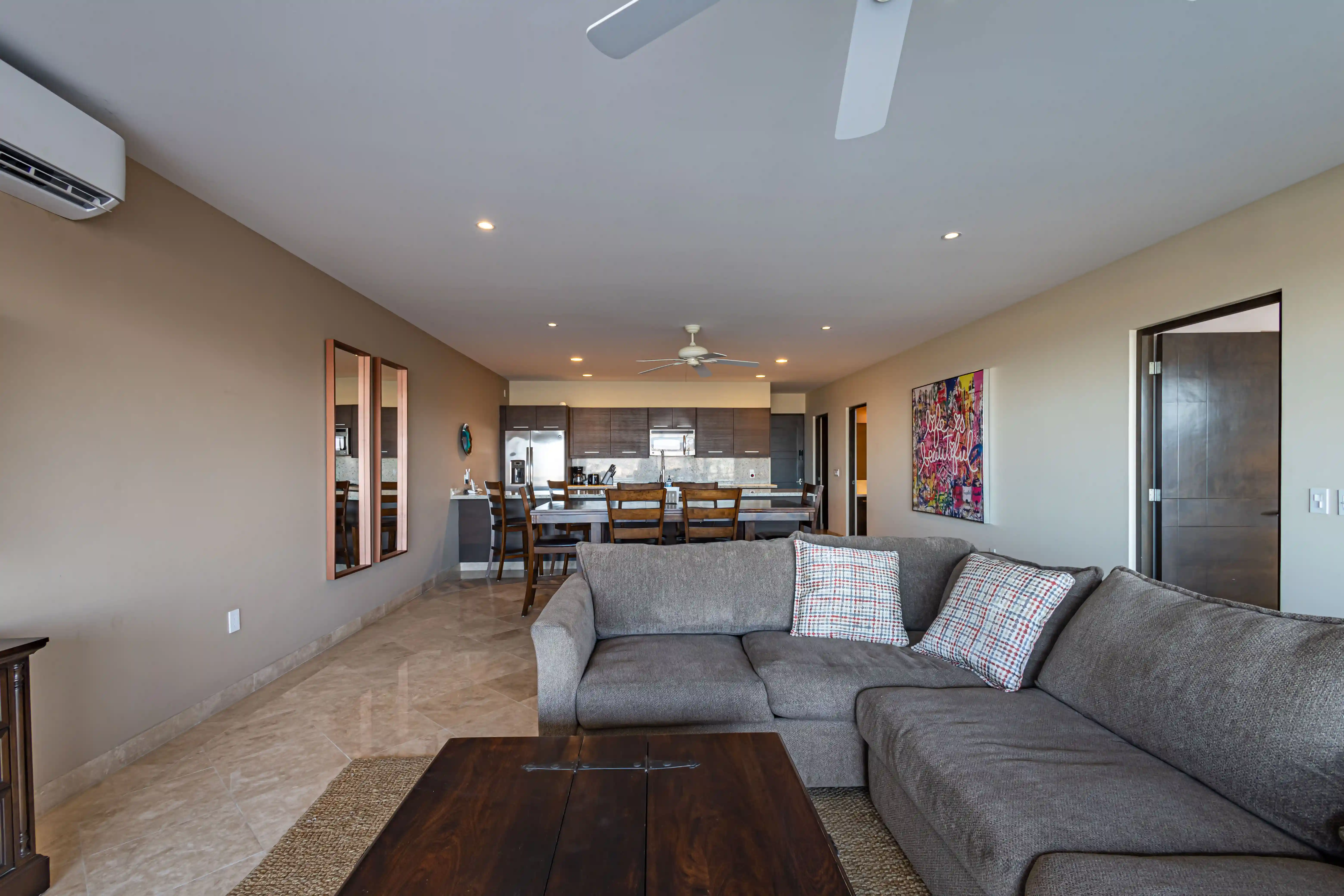 Condominio de lujo de 2 dormitorios en Cabo San Lucas, cerca del centro y a menos de 5 minutos de la playa y el puerto deportivo