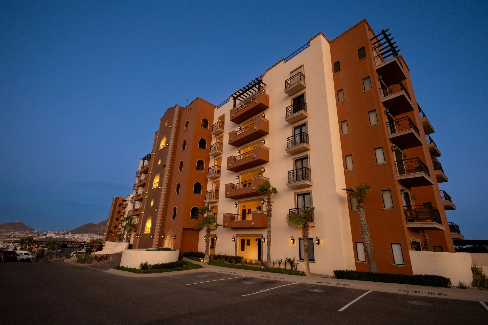 Hermoso penthouse de 2 recámaras en Quivira con piscinas a 10 minutos de Cabo