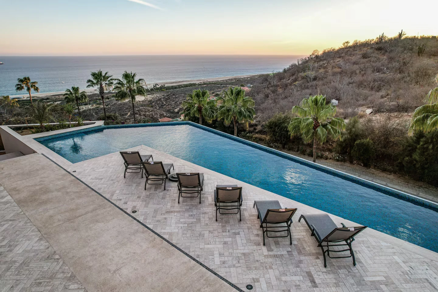 Precioso alojamiento de 2 dormitorios con piscina y jacuzzi a 5 minutos del centro de Cabo.