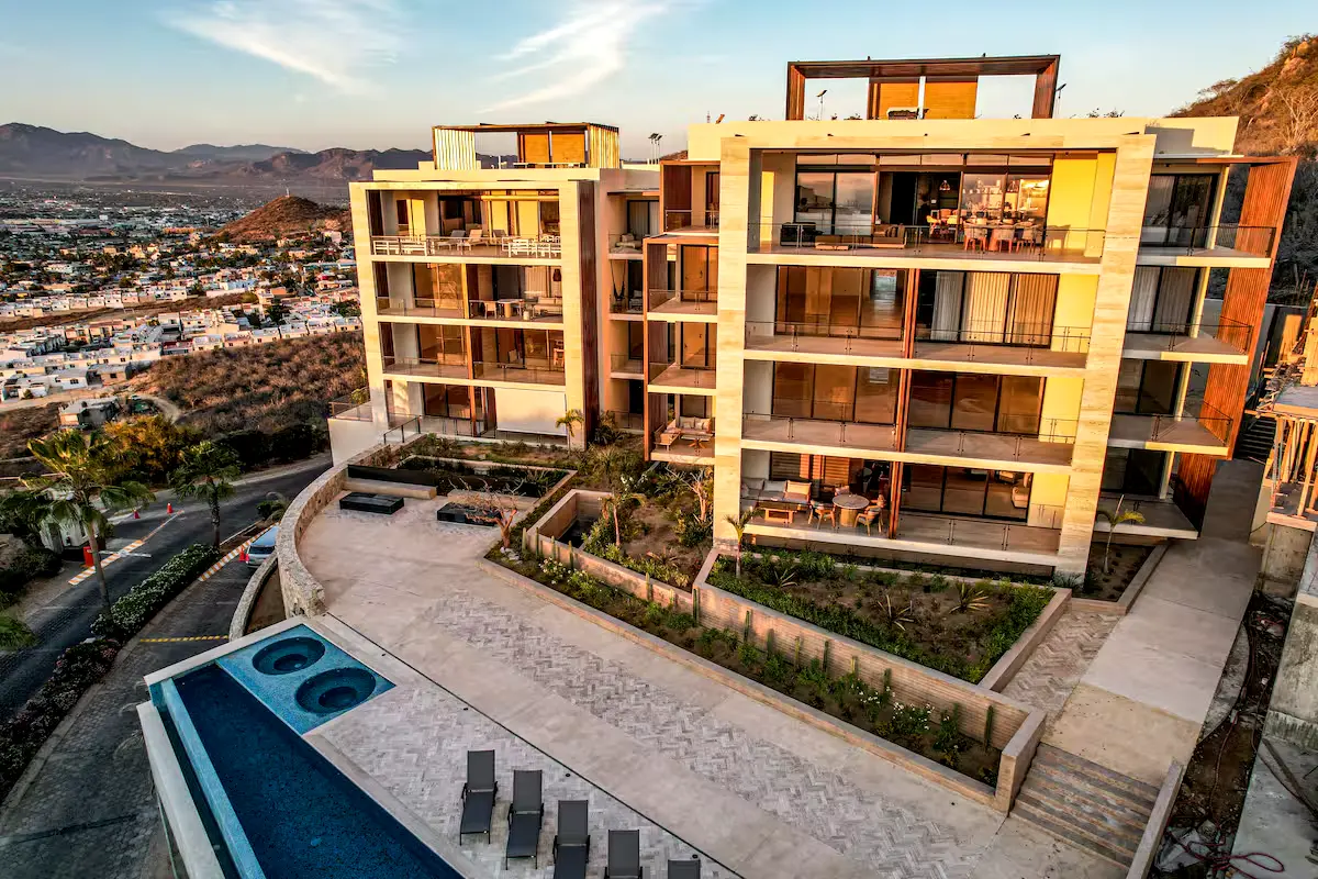 Amplio y sereno alojamiento de lujo de 2 hab con acceso a piscina infinita.