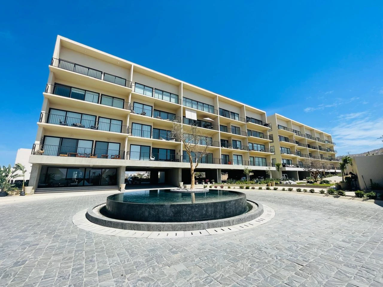 Cómodo alojamiento de 3 dormitorios con acceso a pista de tenis y piscinas.