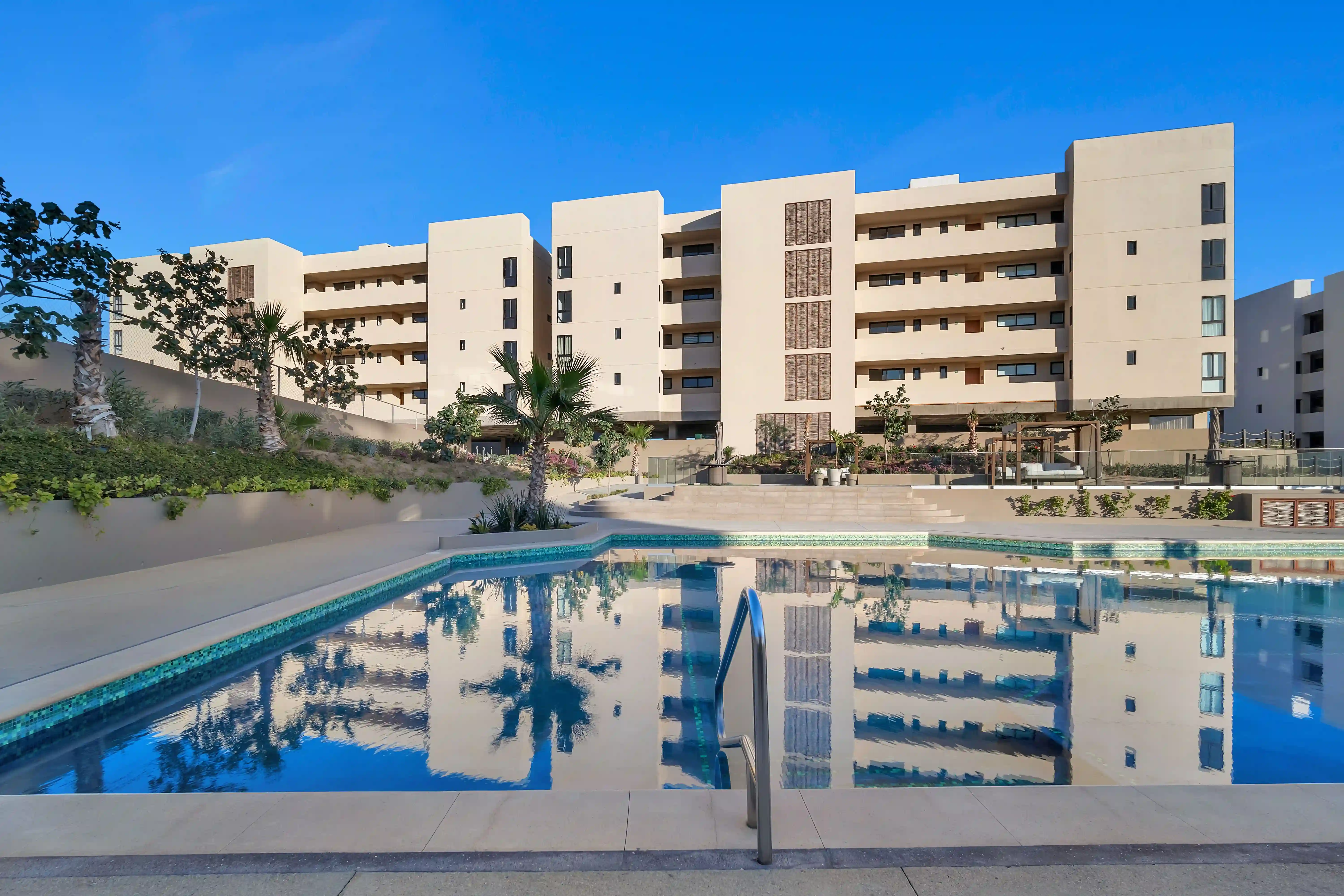 Penthouse de 2 dormitorios en Cuatrovientos con vistas espectaculares y opción de avistamiento de ballenas.