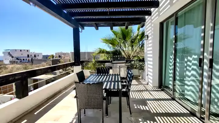 Amplia Casa 5 hab con piscina privada y vista a la bahía.