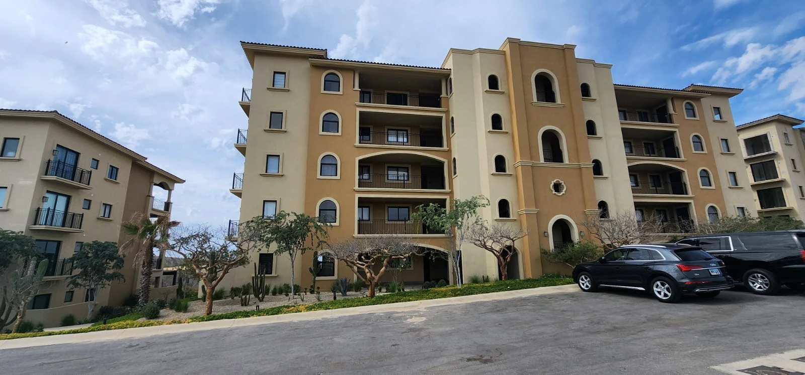 Impresionante condominio de 2 habitaciones con piscina, gimnasio, jacuzzi y playa privada.