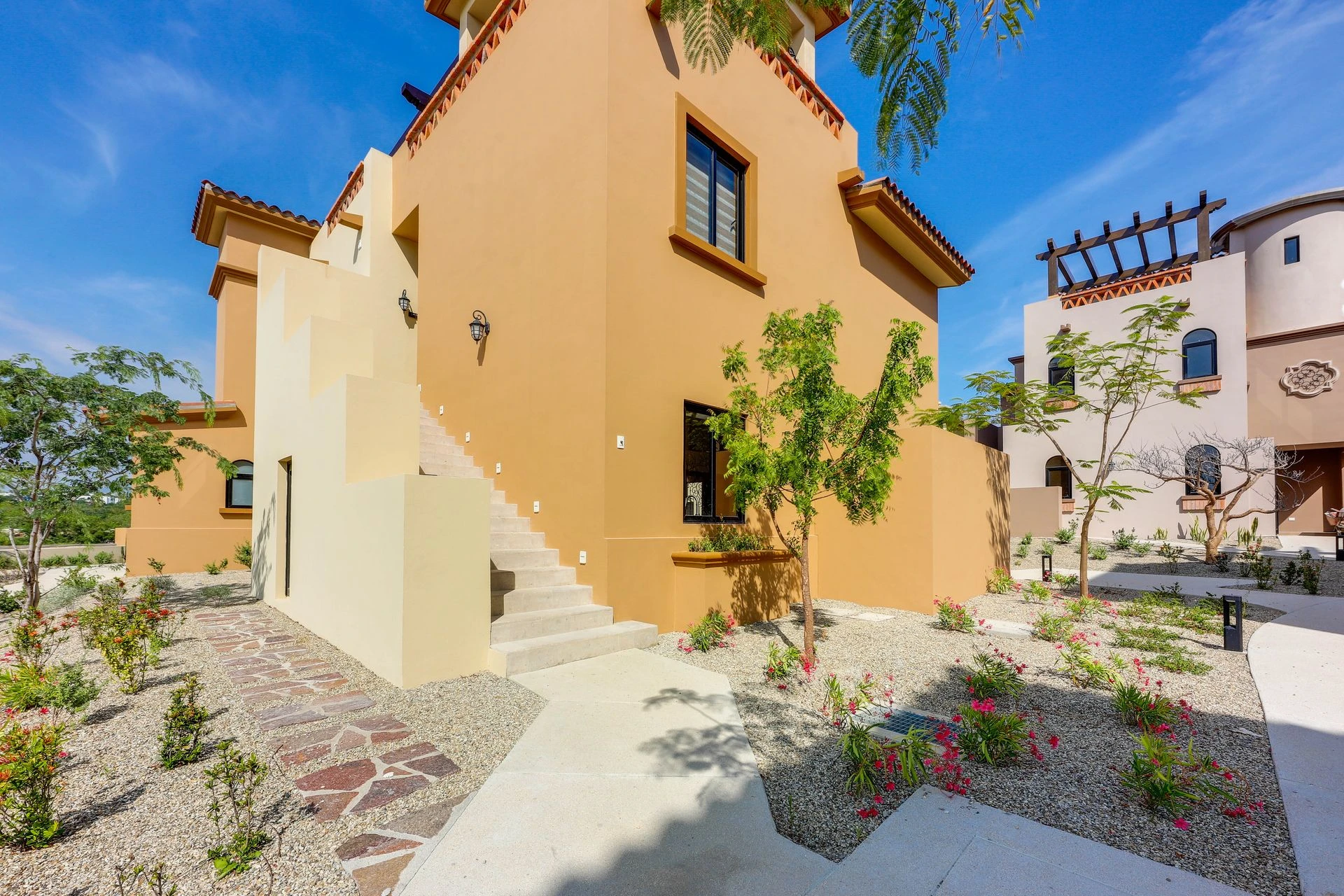 Fabuloso alojamiento de 3 dormitorios con piscina, gimnasio, jacuzzi y a 10 minutos del centro.