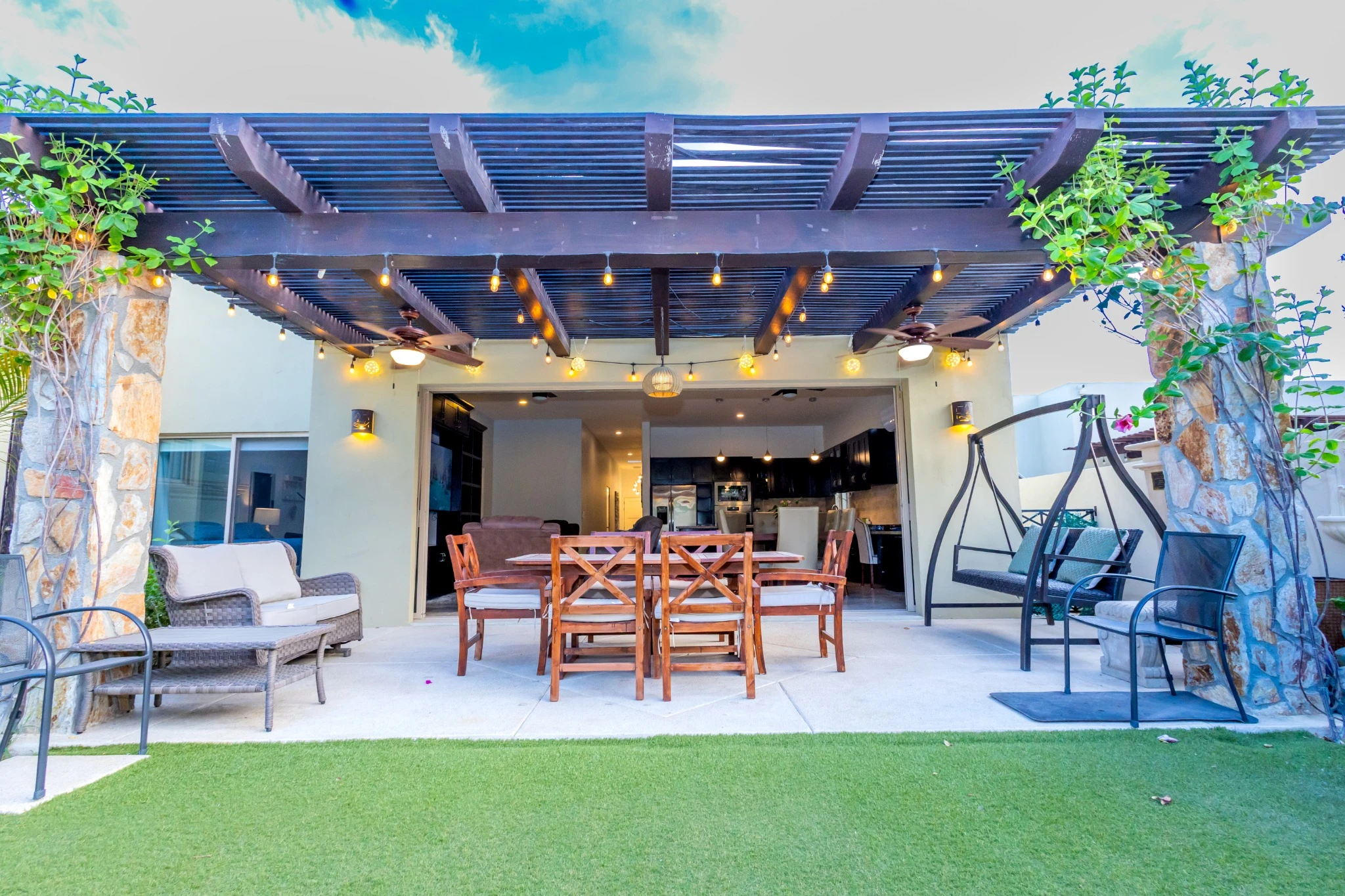 Amplia villa de 3 habitaciones con piscina y tenis a 8 minutos del centro de Cabo