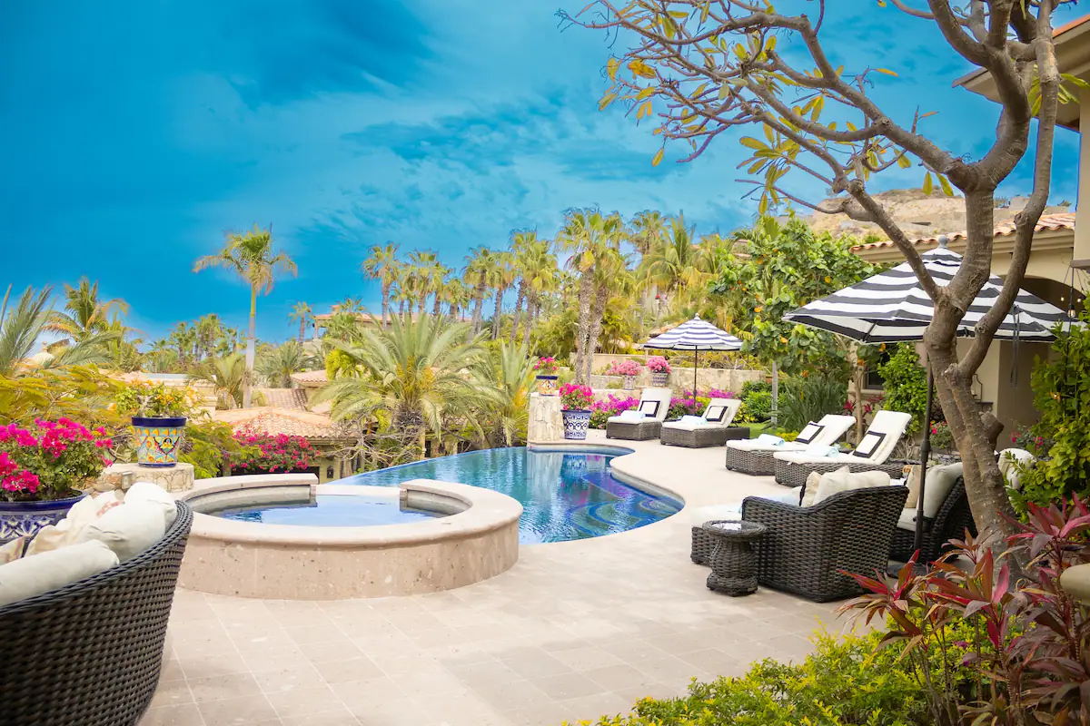 Lujoso departamento 4 hab con piscina infinta, jacuzzi y acceso a la playa.