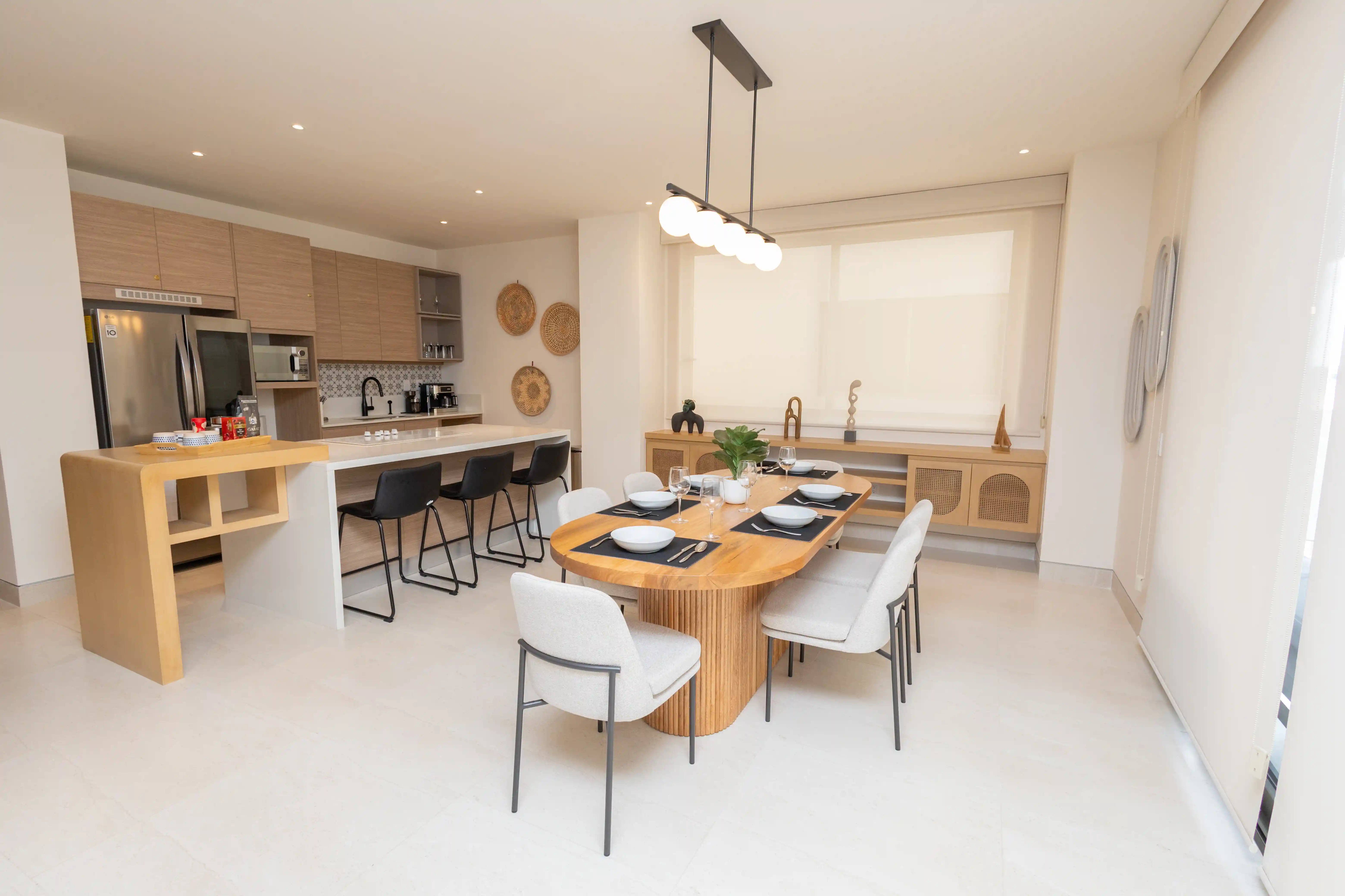 Hermoso apartamento de 2 habitaciones, 4 piscinas, gimnasio a 5 minutos del centro